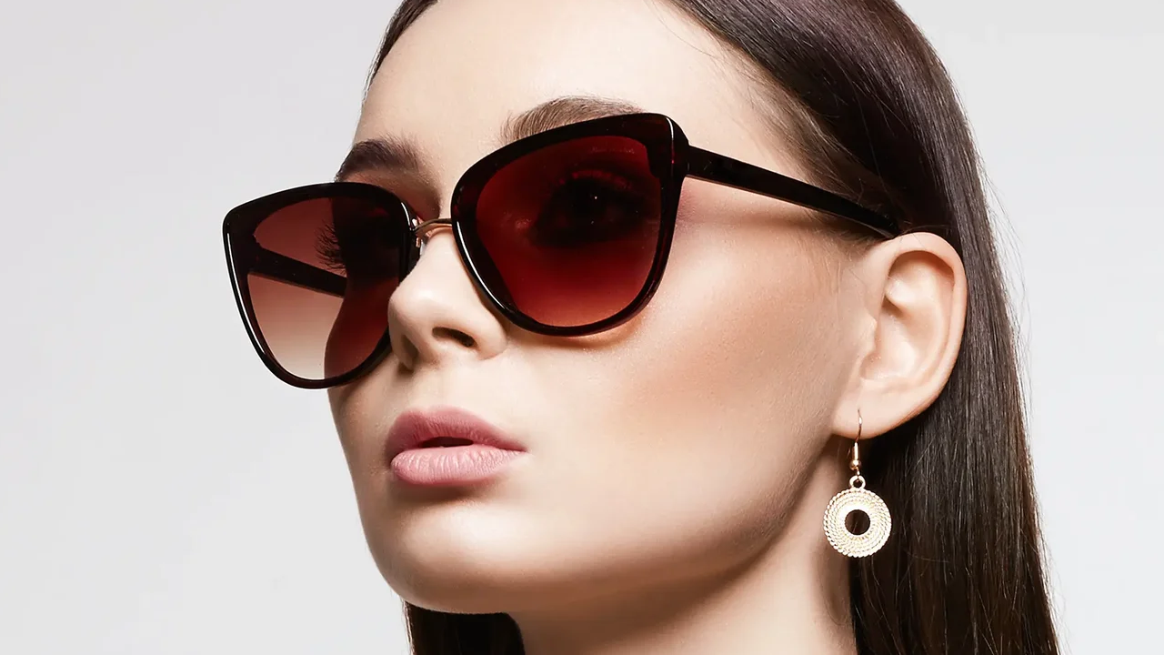 Crystal-Clear Eyewear Retouching Services